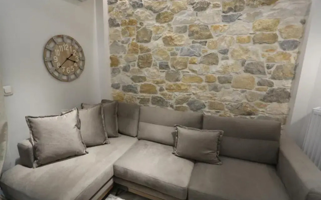 LA Larissa Luxury Apartments Trekke