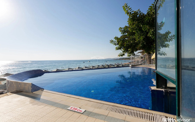 Aska Just In Beach – All Inclusive