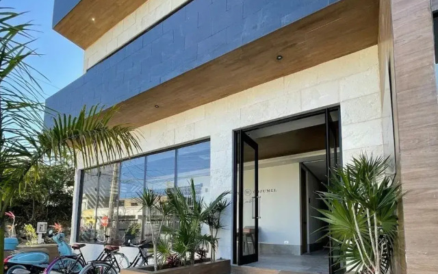 New Downtown Condo with Rooftop Pool