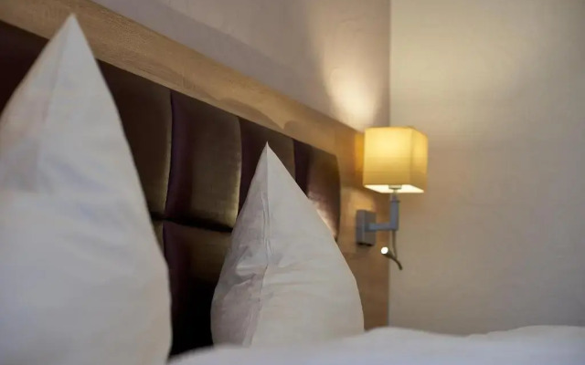 Bernstein Acamed Resort