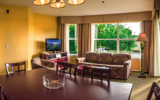 Parc Corniche Condominium Suite Hotel