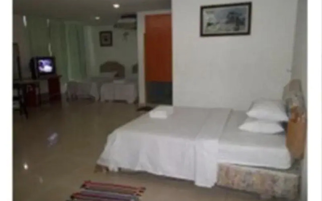 OYO 90494 Sam Huat Hotel