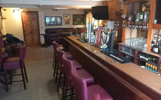 Mattys Pub & Apartments