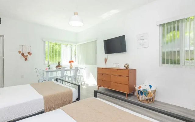 West Deco Boutique Apartments