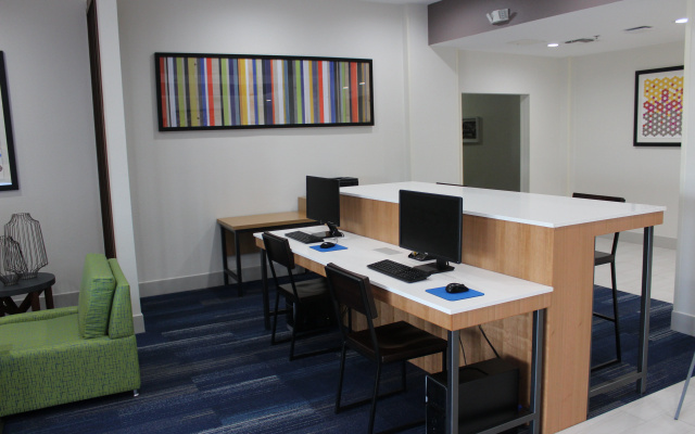 Holiday Inn Express & Suites Mansfield by IHG