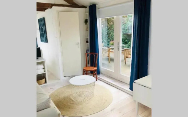Tiny house in tuin van de statige villa Mariahof