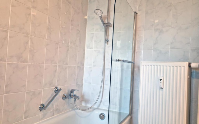 BRISE Business Apartment nahe Leipziger Messe - Porsche - BMW - DHL - WLAN - Parkplatz - business travelers only