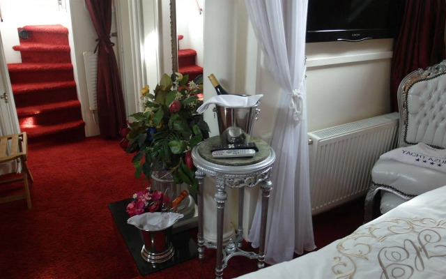 Maria Callas Yachthotel