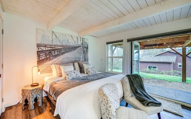 Stylish Bellingham Home w/ Lake + Mountain Views!