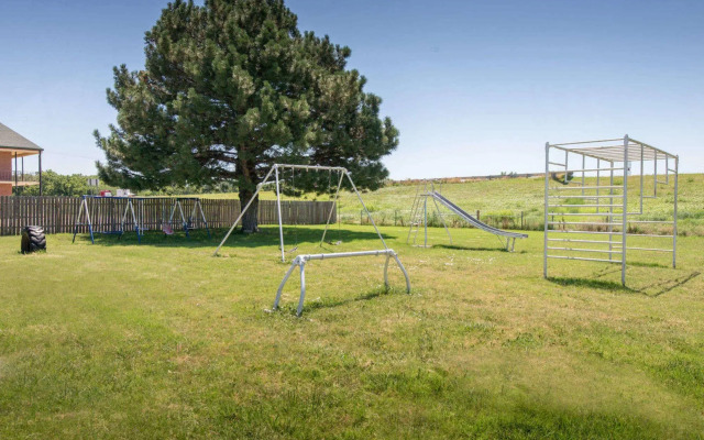 Red Carpet Inn & Suites