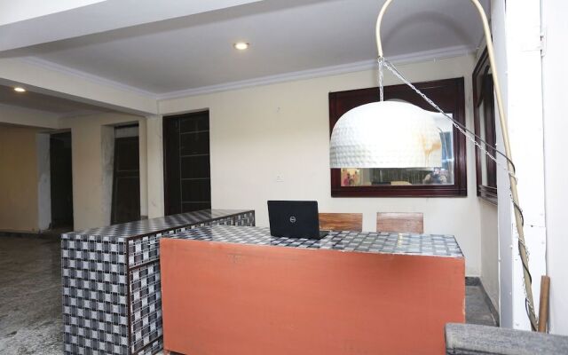 Oyo 28670 Hotel Dev Palace