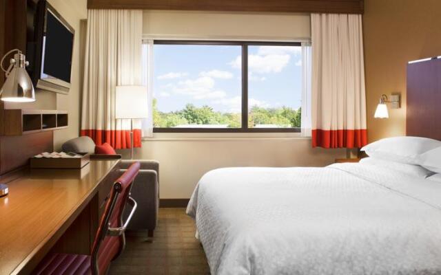 Wyndham Richmond Airport Hotel