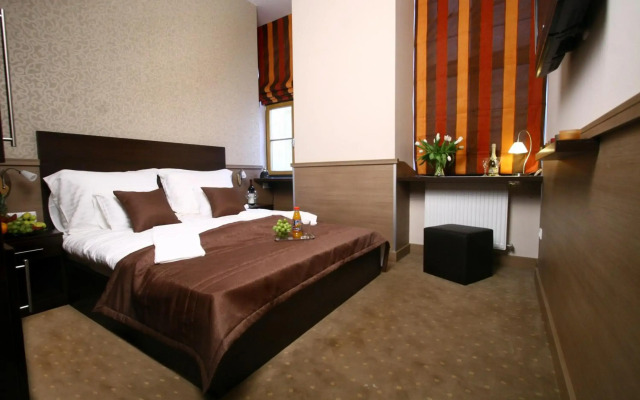 Central Hotel 21