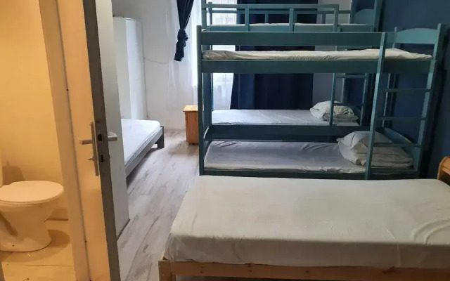 AMEN Aparthotel Curie 8