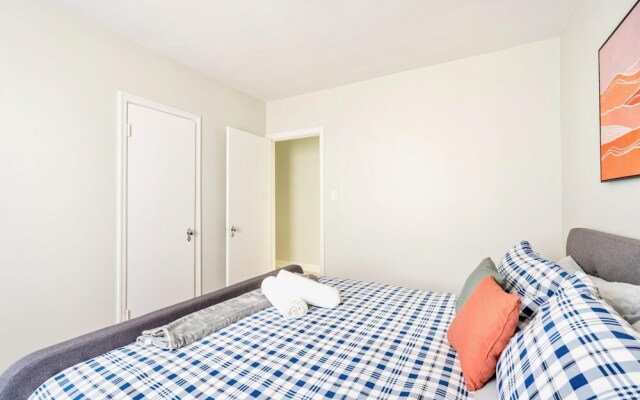 1BR Apt w King Bed Netflix - Close to Downtown