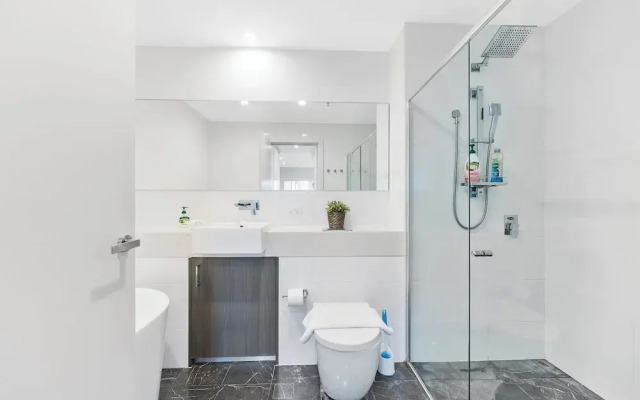 Kozyguru | Mascot | 2 Bed Apt + Free Parking