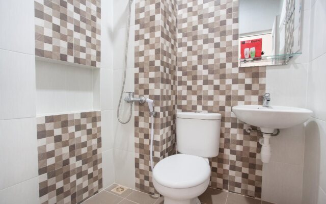 RedDoorz near Universitas Wijaya Kusuma