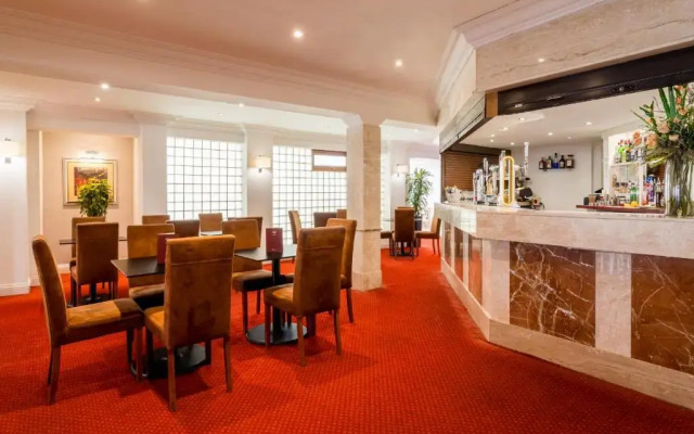 The Queens Hotel