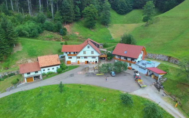 Holderstanzenhof