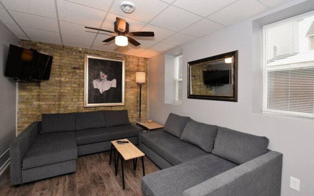 Modern Meets Vintage Renovated 1 Br In Milwaukee