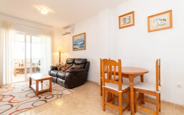 Penthouse with Sea Views & Lovely Garden