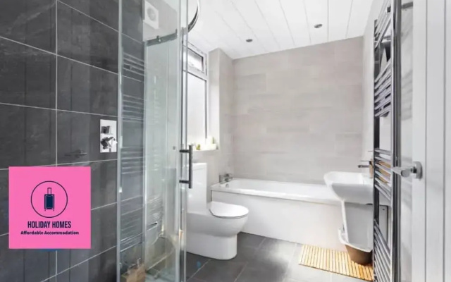 Large 4 Bed House - 4 Double Beds