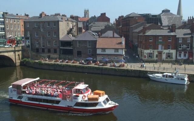 The Queens Hotel & Victoria Cloisters