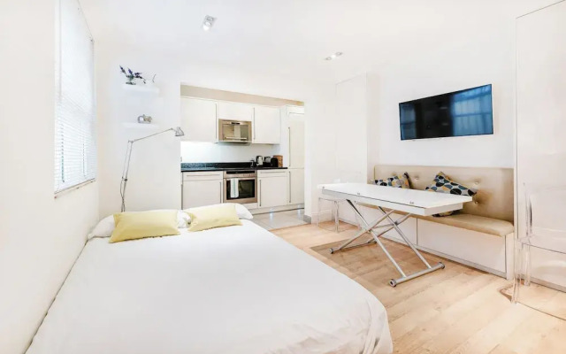 Central Apartment-sleeps 4-98 Walking Score