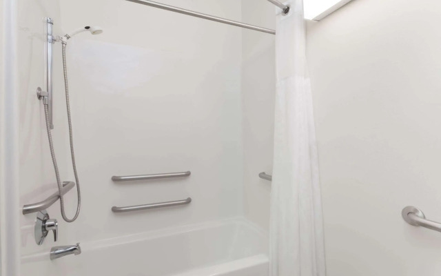 Days Inn & Suites by Wyndham Cambridge