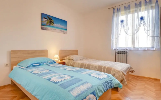 Detached 6 Bedroom House with Private Pool near Ližnjan