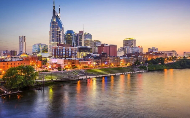 Woodbine Charmer 12 min to Downtown Nashville!