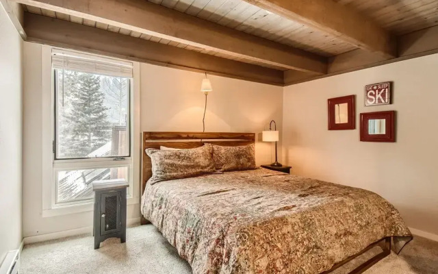 Spacious Mill Run 3 Townhouse Close to City Attractions by RedAwning