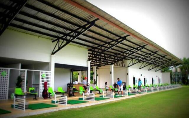 Palm Driving Range & Resort