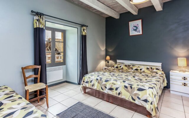 Beautiful Holiday Home in Wooded Grounds Near Villefranche-du-périgord