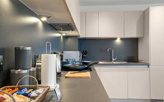 Spectacular Apartment Balcony View in City Centre