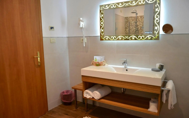 Alle Dolomiti Boutique Lake Hotel