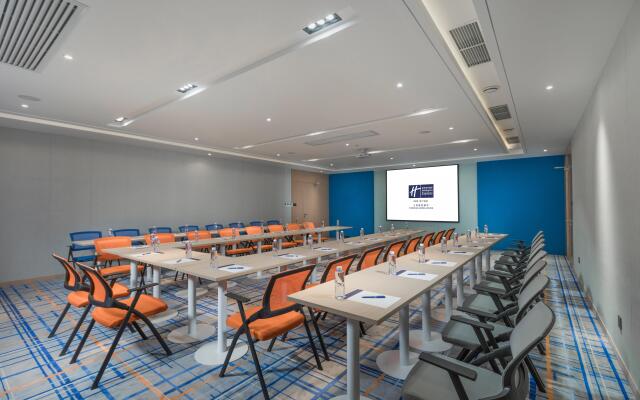 Holiday Inn Express Shanghai Jiading Center by IHG