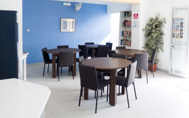 Mavina Hotel & Apartments