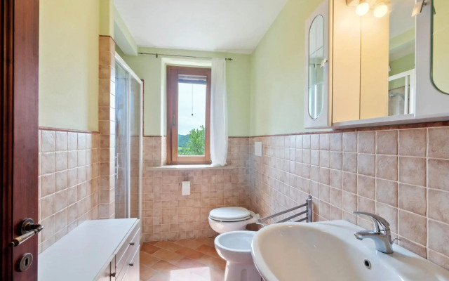 Villa in Belforte All'isauro With Pool