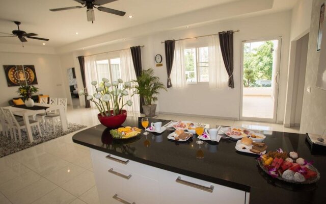 Blissful Tropical Stay at SeaLaVie Villa