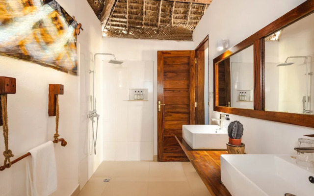 Shanuo Beach Bungalows