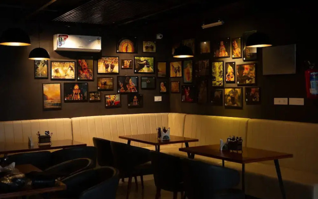 Capital O 36137 Vihaari 24 Business Hotel