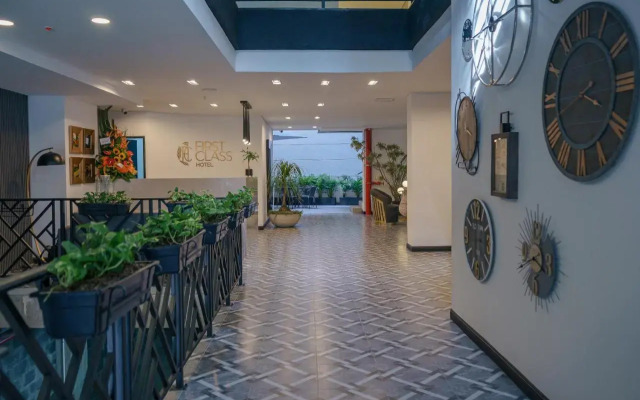 First Class Hotel