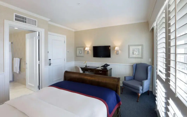 Madison Beach Hotel, Curio Collection by Hilton