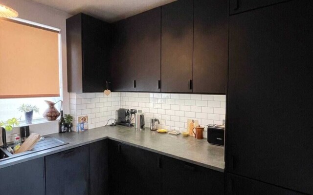 Contemporary 1BD Flat W/balcony - Stoke Newington!