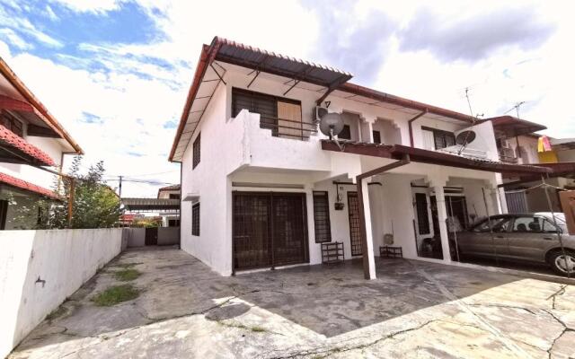 Cheerful 4-Bedrooms Residents Home