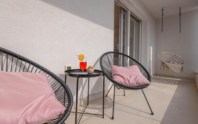 Awesome Apartment in Tribunj With 2 Bedrooms, Wifi and Outdoor Swimming Pool