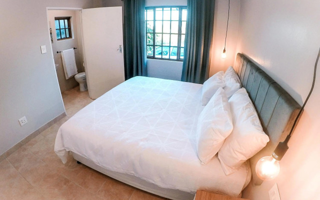 Strelitzia Apartments