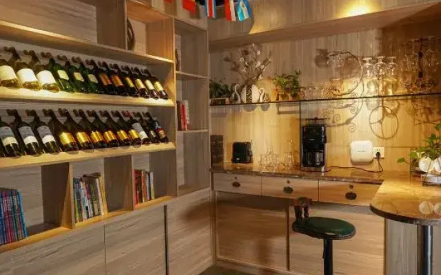 Bafang Park Lane Hotel (Zhanjiang Suixi Quanfeng Plaza Branch)