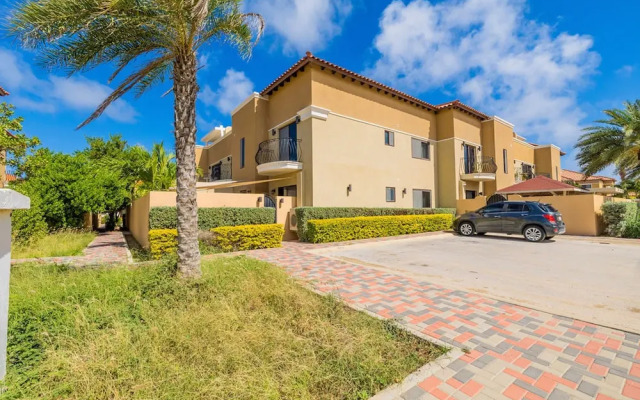 Modern 3br2ba 24 7 Security Pools Restaurant